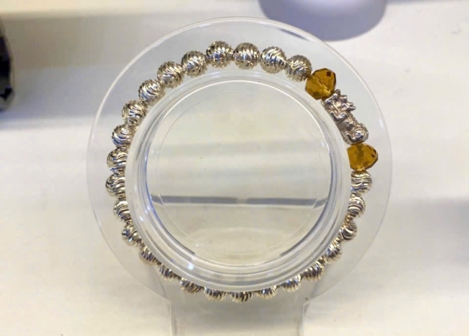 Vòng Tay Ánh Sáng Sinh Học Hồng Ngoại Xa